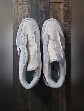 Jordan Low-Top Sneakers in White and Light Gray